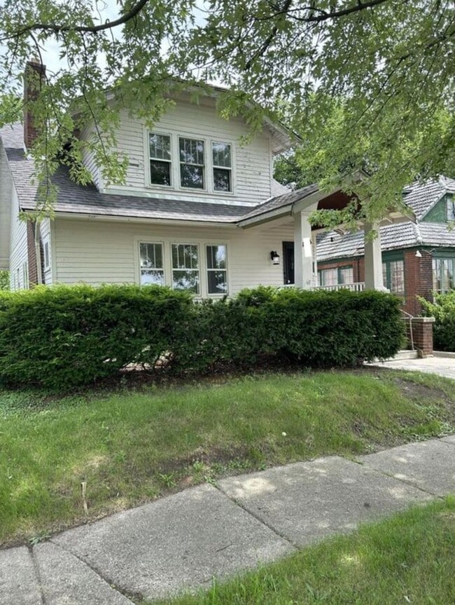 Building Photo - 1605 Kearsley Park Blvd