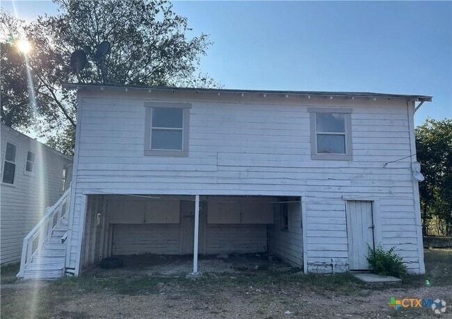 Building Photo - 902 1/2 1/2 S 27th St Rental