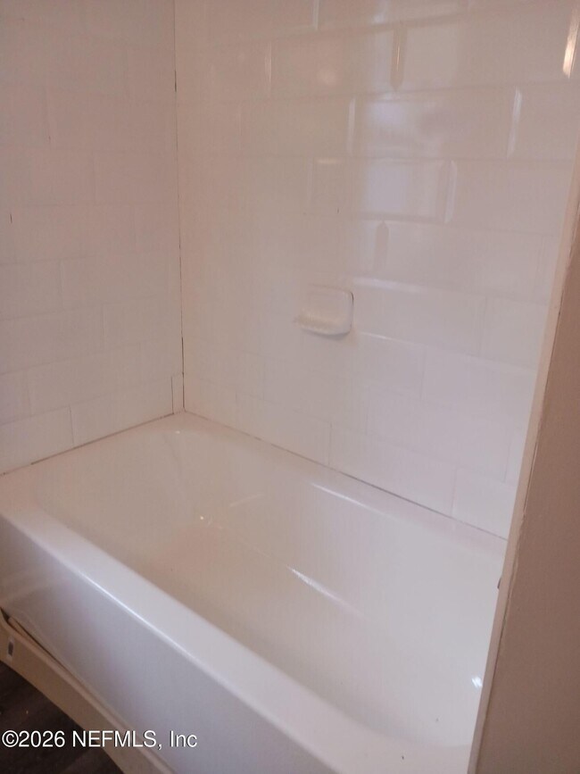 Photo - 1137 E 14th St