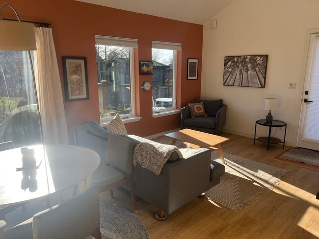 2 Bedroom Single Family Home in Seattle - 2 Bedroom Single Family Home in Seattle