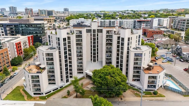 Building Photo - 900 19th Ave S