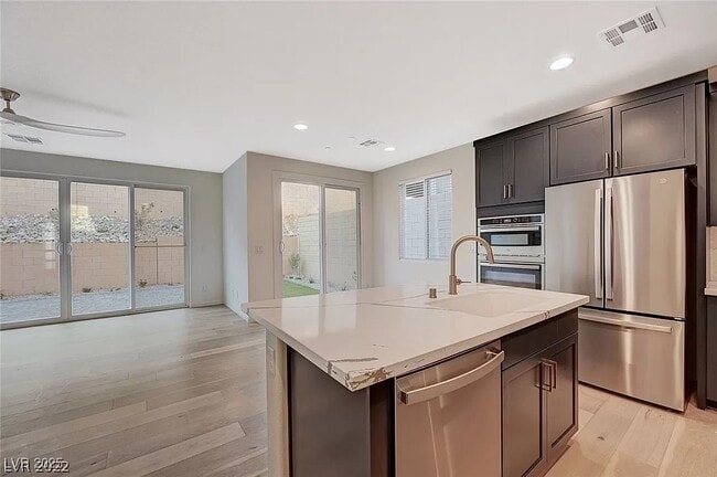 Photo - 31 Castleton Tower Ct