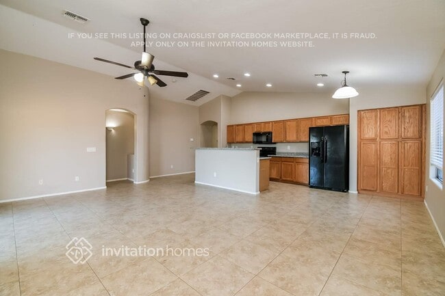 Photo - 204 W Belmont Red Cir