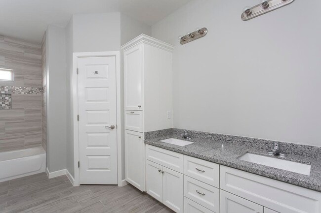 Photo - 2206 Liverpool Dr