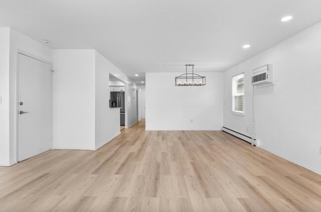 Building Photo - 64 Isabella Ave Unit 2