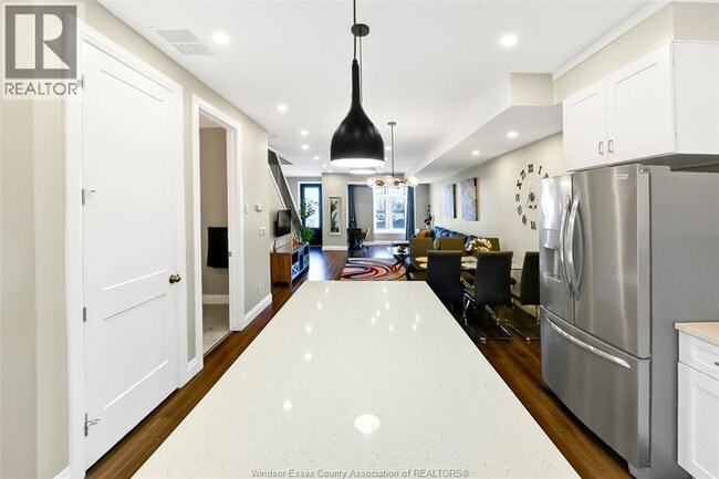 Photo - 955 Walker Rd