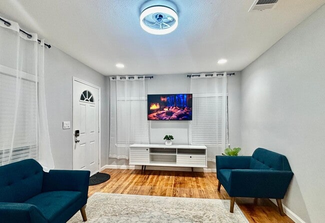Building Photo - 4025 Walker St Rental