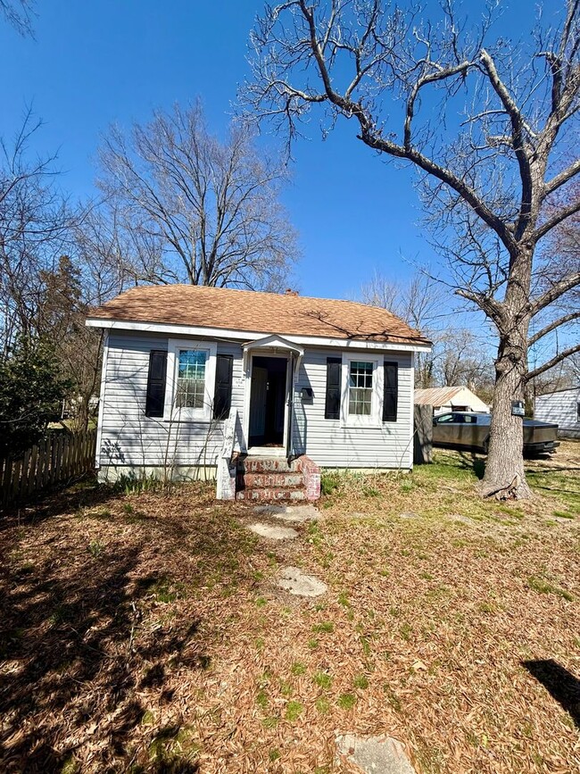 1718 National St