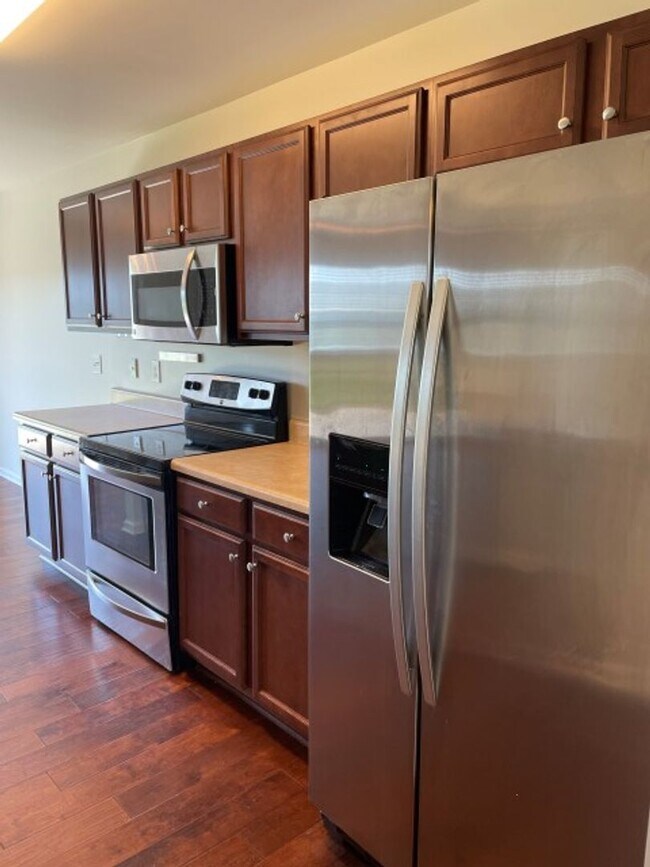 Photo - Lovely 5 Bed 3 Bath Home with Community Am...