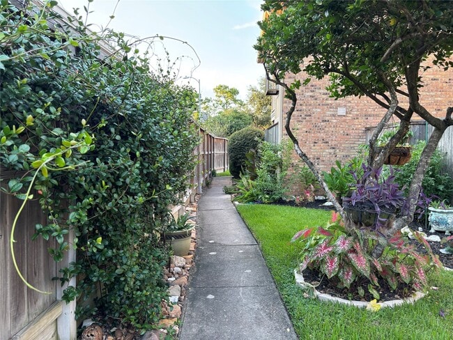 Building Photo - 1311 Antoine Dr Unit True