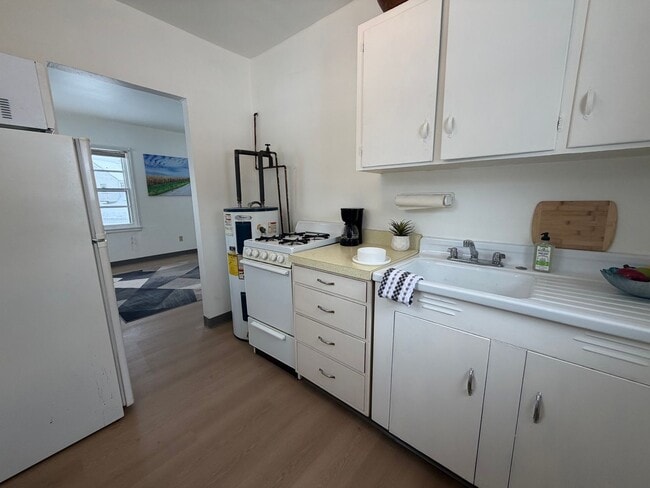 Photo - 1 bed, 1 bath for rent in quiet Waterloo neighborhood