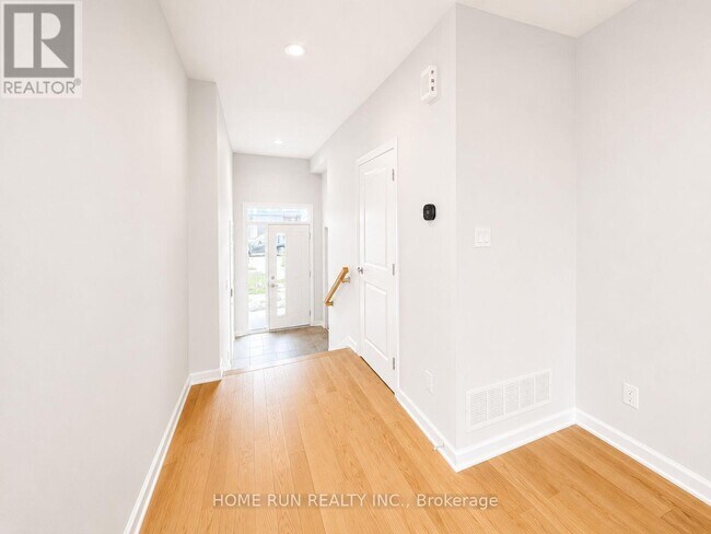 Photo - 233 Bankside Way
