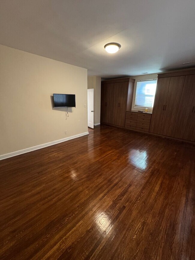 Photo - 121 Bentley Ave