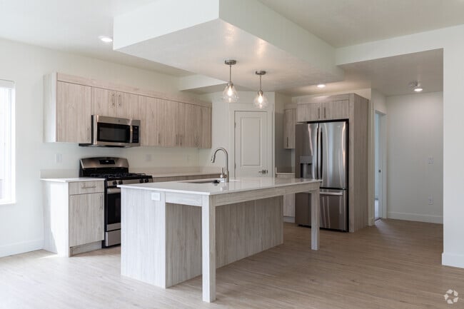 3BR, 2.5BA - 2,050SF