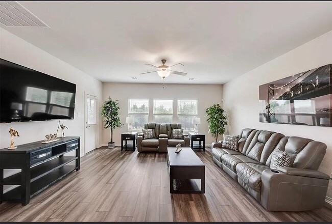Photo - 1339 Great Sand Dune St