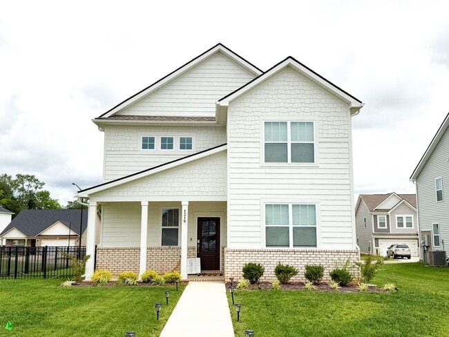 Building Photo - 4 Bedroom 2 1/2 Bathroom Home