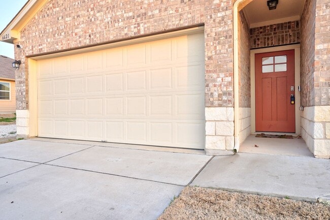 Photo - Warm & Spacious 3 Bed, 2 Bath Home with Fenced Backyard