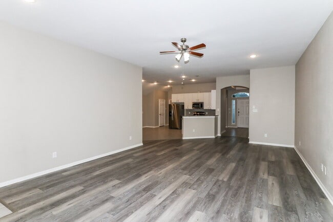 Photo - 1902 Walnut Green Cir