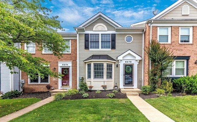 Photo - Beautifully maintained townhouse in New Market available before the new school year!