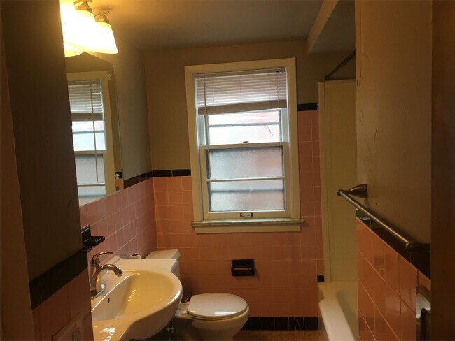 Photo - 2381 Warrensville Center Rd
