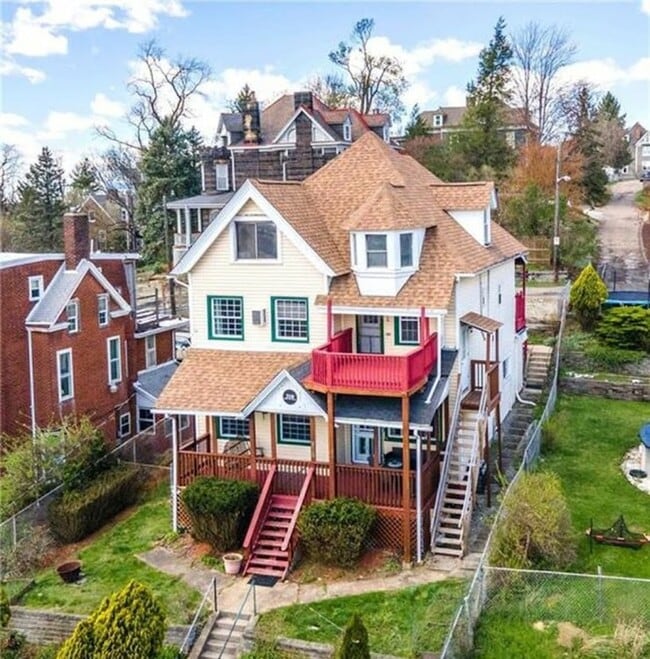 Photo - 310 Marsonia St