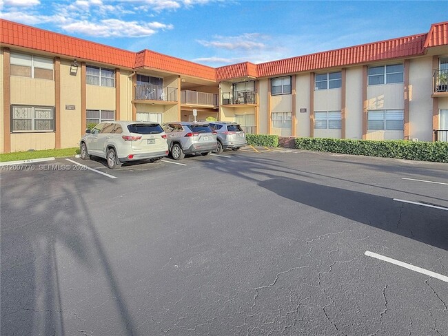 Building Photo - 10411 SW 108th Ave Unit 251