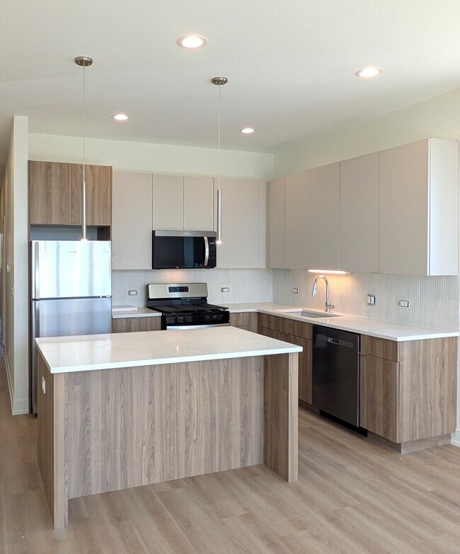 Photo - 4744 W Addison St