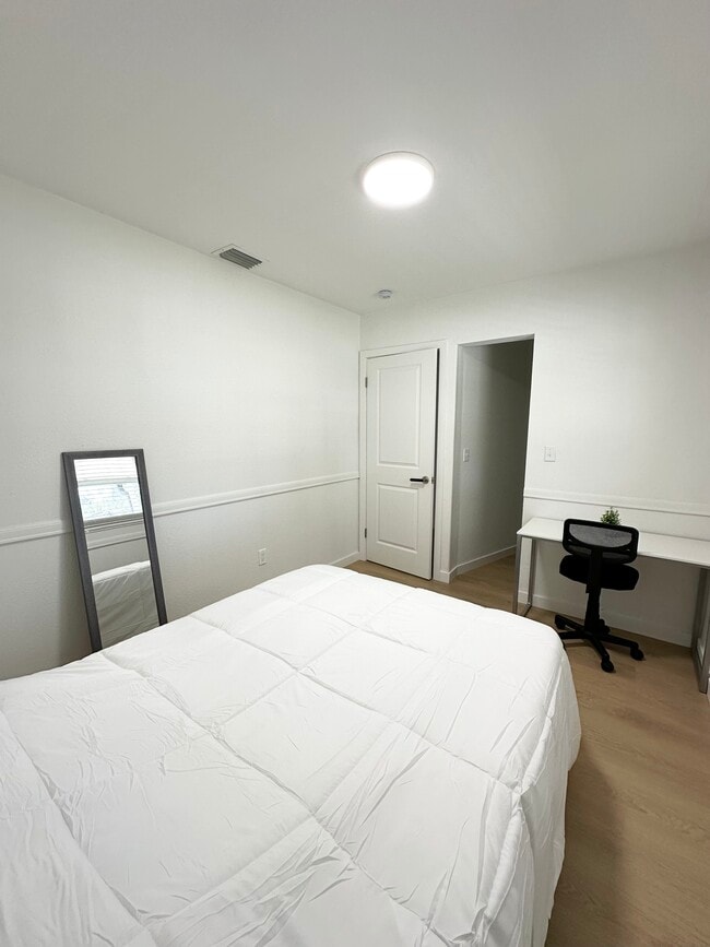 Photo - 4611 N Eddy Dr