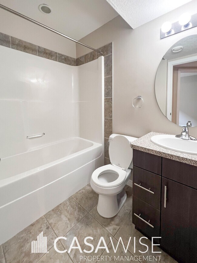 Photo - 11307-11379 79 Ave NW