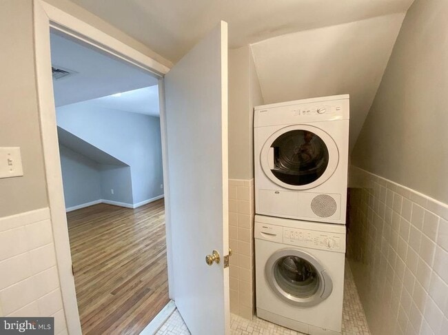 Photo - 713 Walnut St