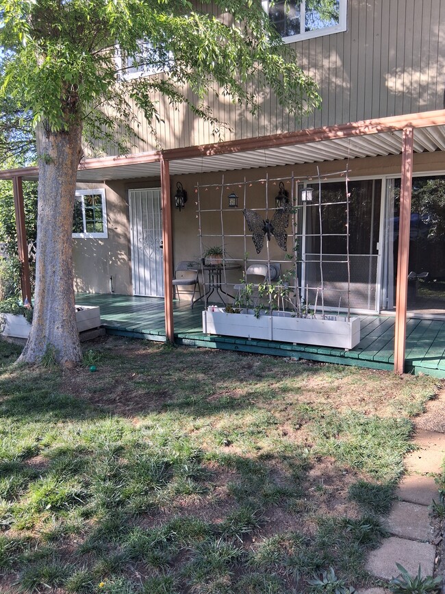 Building Photo - 770 Haines Ct Unit Studio A