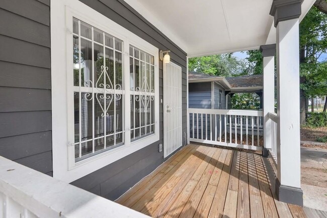 Photo - 1099 Smith St SW