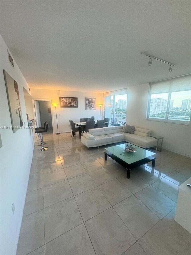 Photo - 18800 NE 29th Ave Unidad 1018