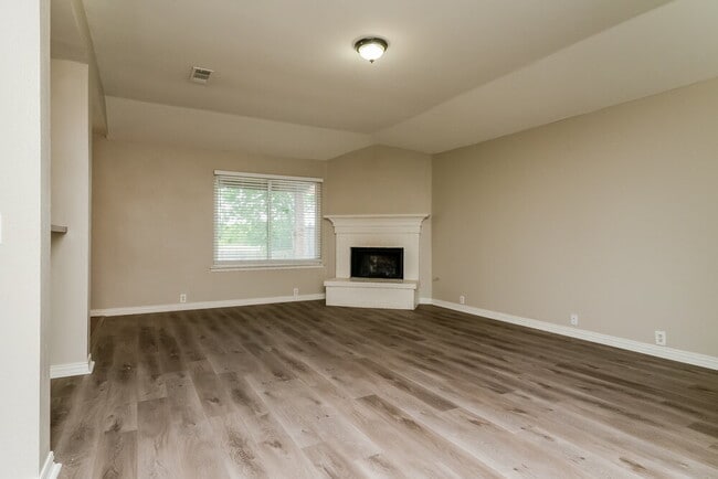 Photo - 1001 Springcreek Dr