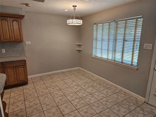 Photo - 2701 Henderson Ln