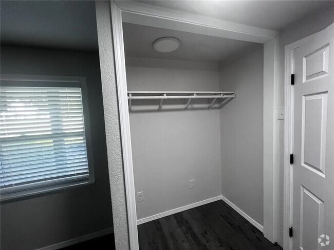 Building Photo - 708 SE Ave J Rental
