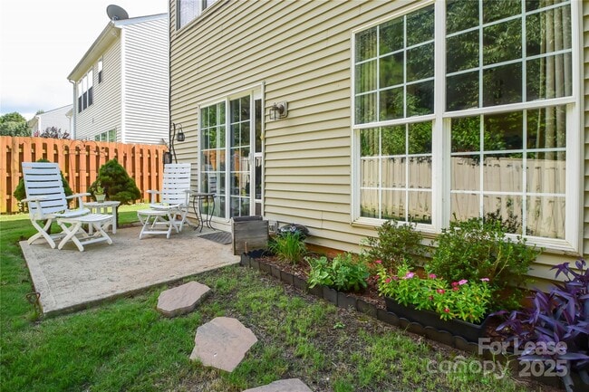 Photo - 2121 Kaybird Ln