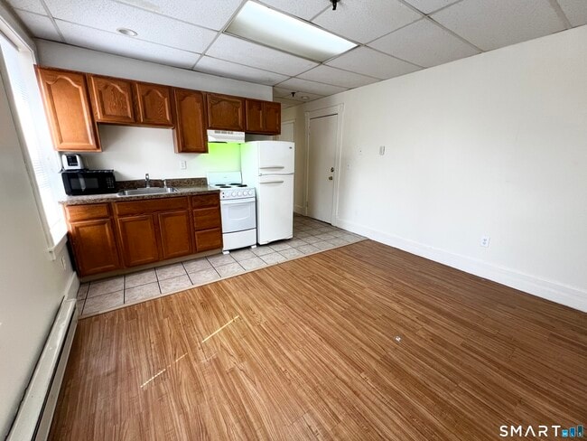696 Main St Unit B1