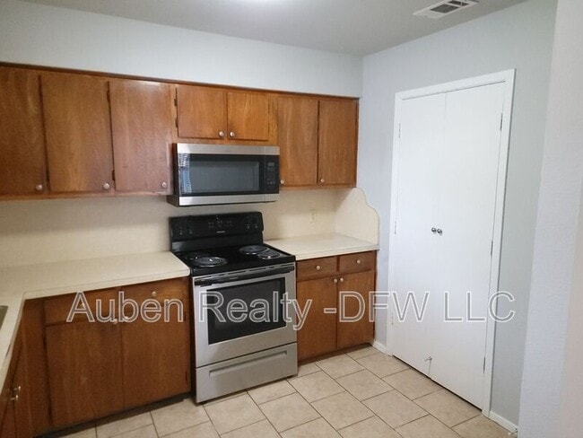 Photo - 1106 Suburban Dr