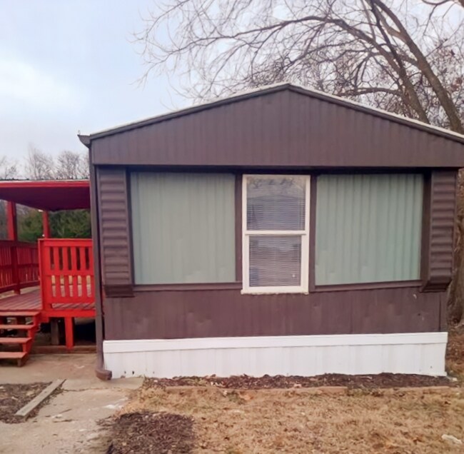 Photo - 777 E Yerby St