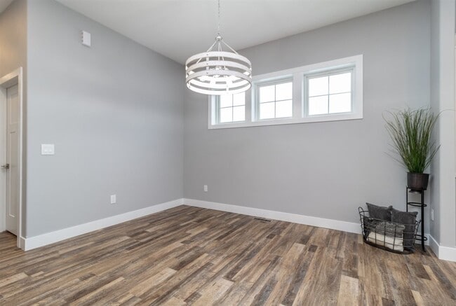 Photo - 805 28th St NW