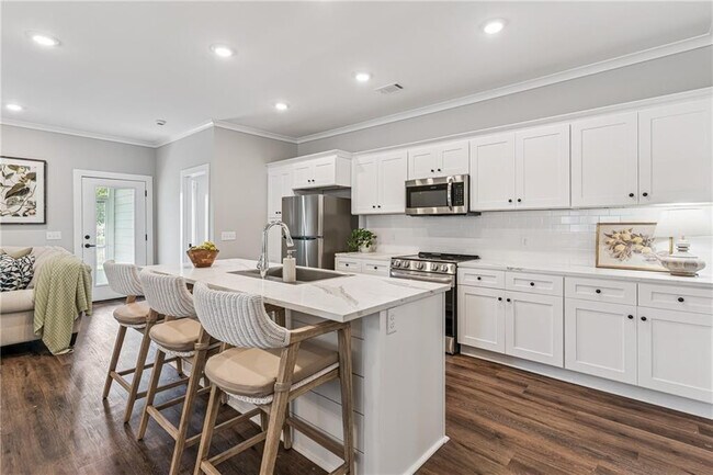 311 Bottlebrush Walk