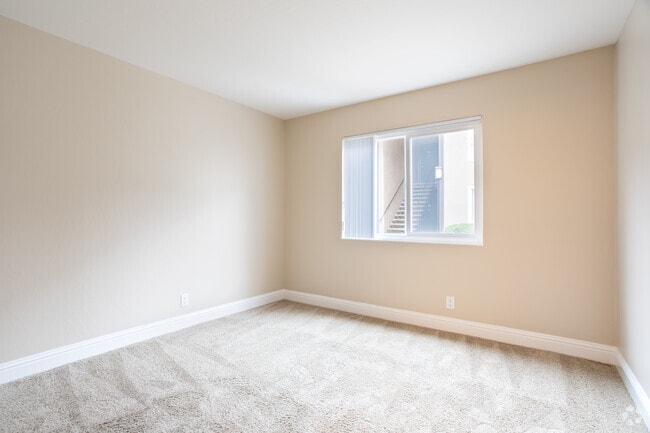 2BR, 1BA - Pinot Bedroom