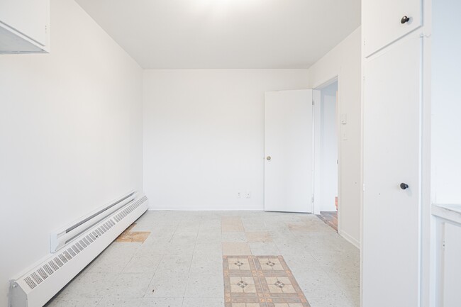 Building Photo - 6880-625e 25e Ave Unit 19