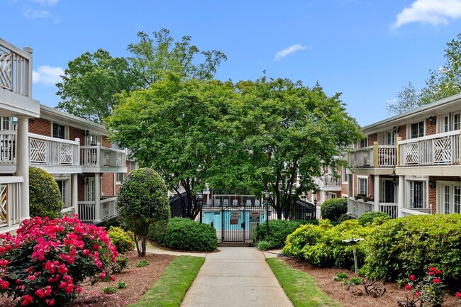 Beautiful 2bd/1ba Condo in VA Highlands w/... - Beautiful 2bd/1ba Condo in VA Highlands w/...