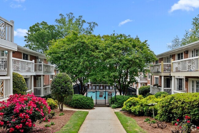 Building Photo - Beautiful 2bd/1ba Condo in VA Highlands w/...