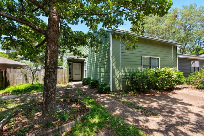 Building Photo - 62 4th Ave