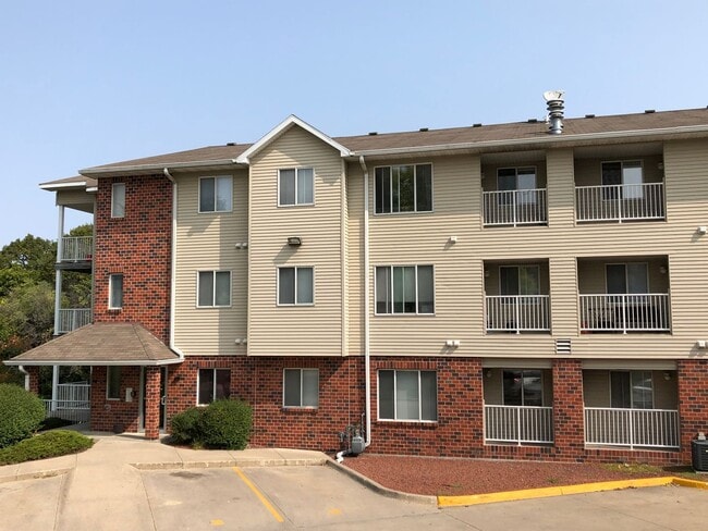 258 N. Hyland