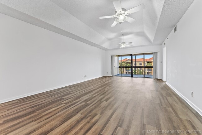 Building Photo - 700 Uno Lago Dr Unit 404