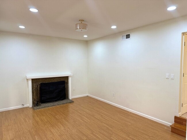 Photo - $3990 / 4 BR at a Prime Fremont Location!